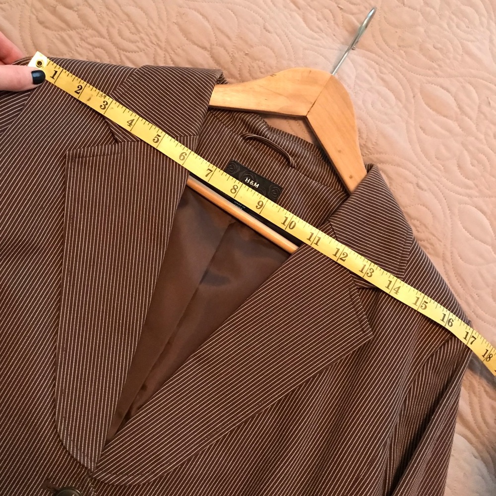 Vintage H&M brown & white pinstripe blazer - Picture 2 of 8